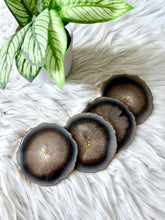 Load image into Gallery viewer, Geode inspired coasters