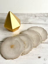 Load image into Gallery viewer, Geode inspired coasters
