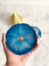 Load image into Gallery viewer, Geode inspired coasters

