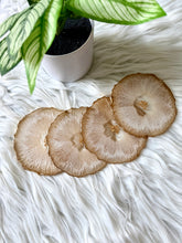 Load image into Gallery viewer, Geode inspired coasters
